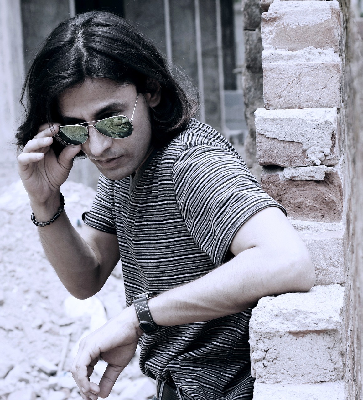 王鹤棣最新同款裤子,引领时尚潮流新标杆